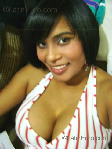 hot Dominican Republic girl Alamna from  DO695