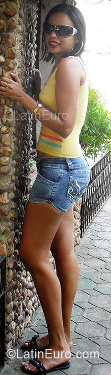 Date this happy Brazil girl Iara from Caucaia BR9747