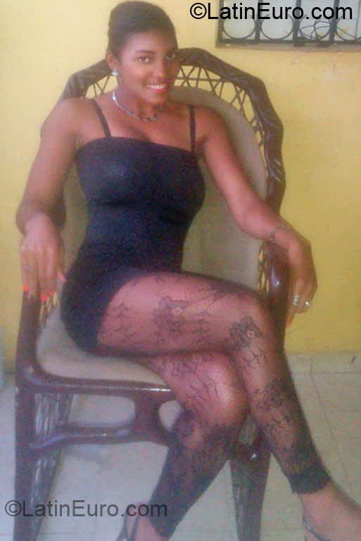 Date this athletic Dominican Republic girl Yarileisi from Santo Domingo DO30465