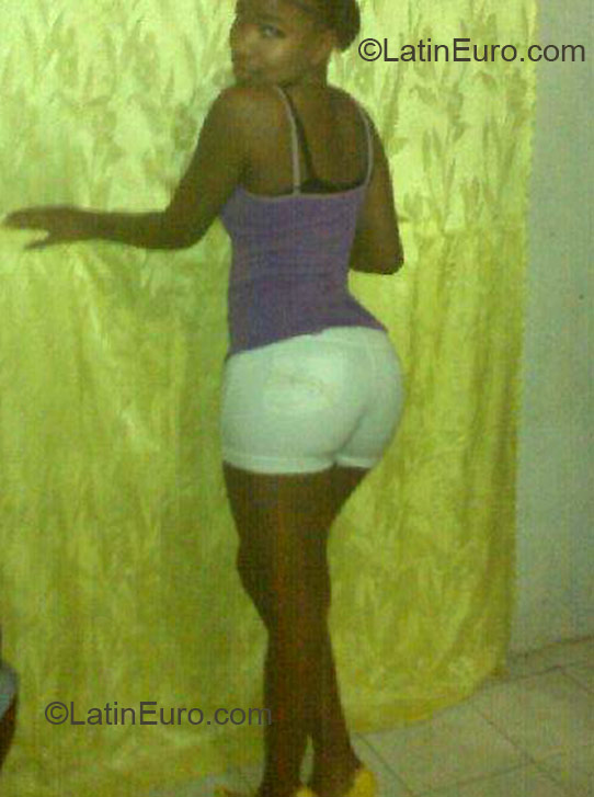 Date this sultry Jamaica girl Rushelle from Kingston JM2495