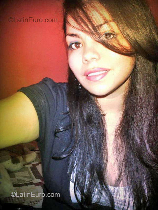 Date this georgeous Honduras girl Lesly from San Pedro Sula HN1242