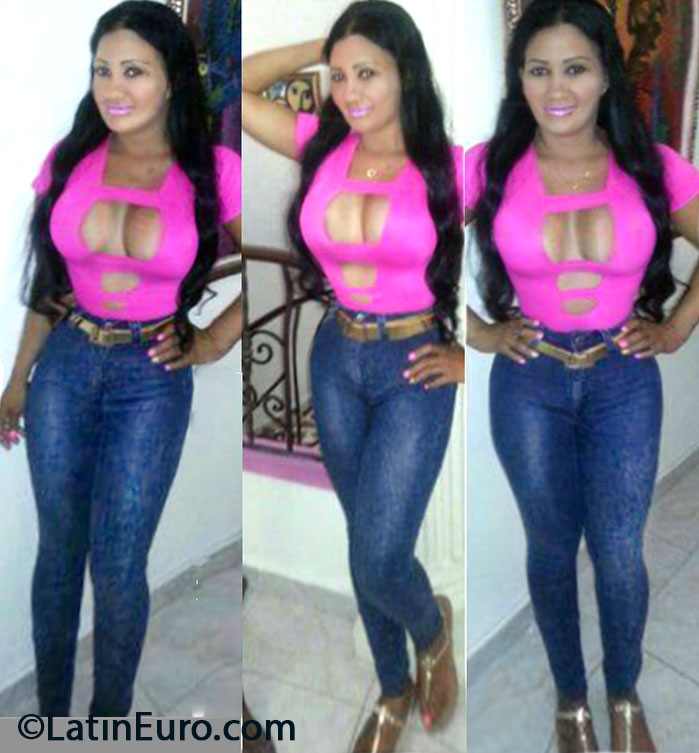 Date this cute Dominican Republic girl Erica80 from Santo Domingo DO16637