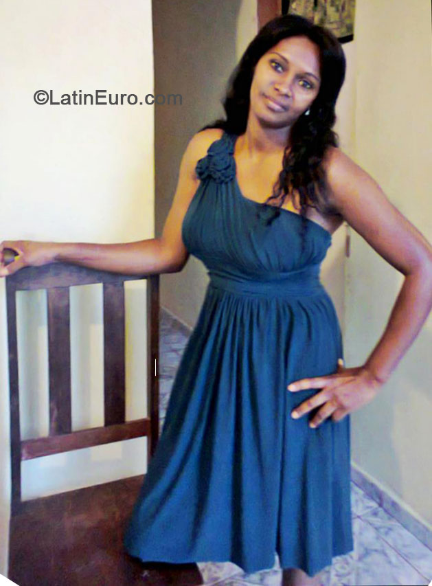 Date this good-looking Brazil girl Liziane from Santa Luzia BR8985