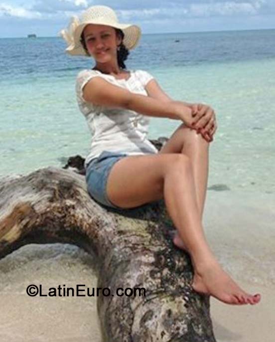 Date this pretty Honduras girl Sonia from La Ceiba HN1152
