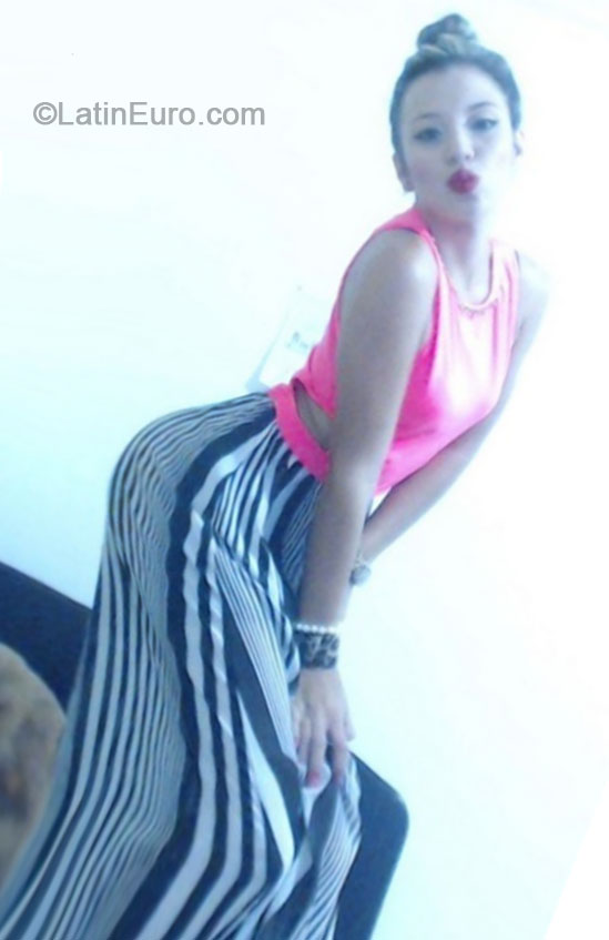 Date this voluptuous Colombia girl Sofia from Medellin CO15970