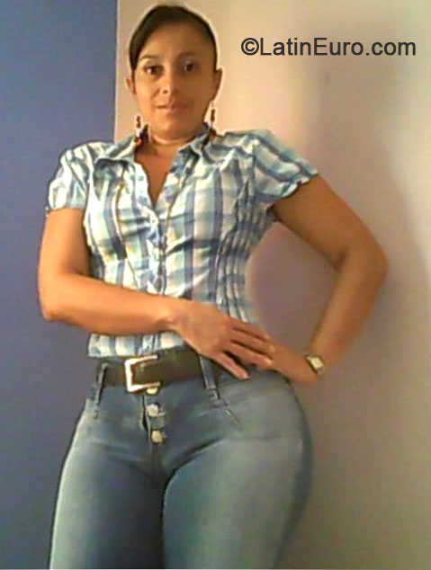 Date this tall Colombia girl Claudia from Bucaramanga CO16015