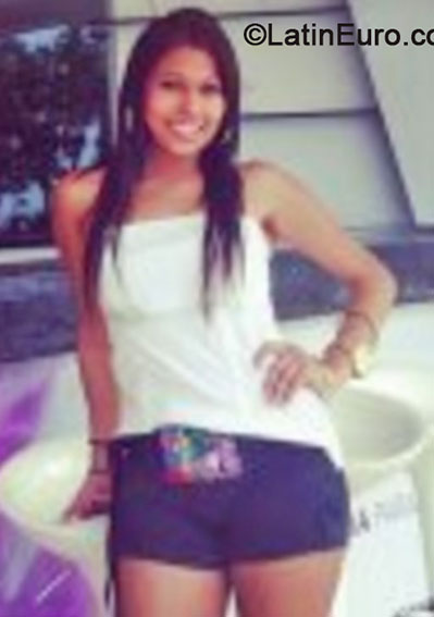 Date this happy Colombia girl CAROLINA from Bogota CO16080