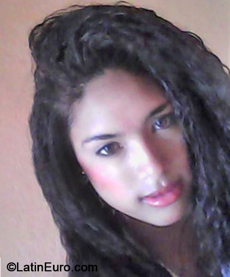 Date this hot Colombia girl Kasandra from Cartagena CO16094