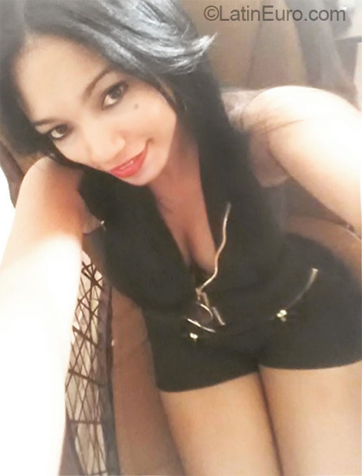 Date this sultry Dominican Republic girl Greily from Santiago DO31309
