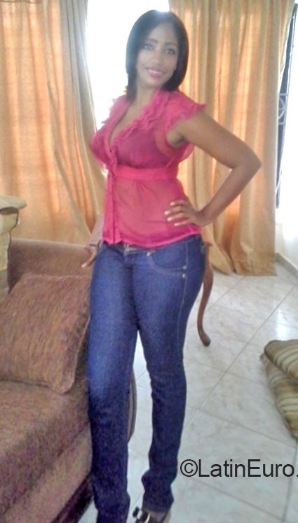 Date this charming Dominican Republic girl Iris-martha from Higuey DO20413