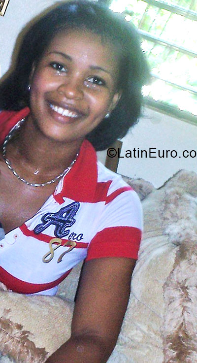 Date this attractive Dominican Republic girl Katiuscia from Santo Domingo DO20548