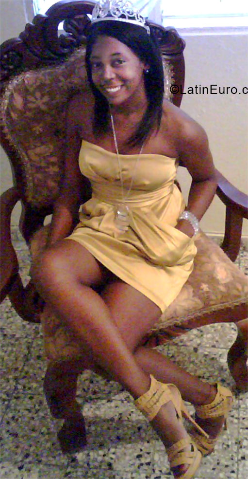 Date this stunning Dominican Republic girl Charina from San Cristobal DO27370