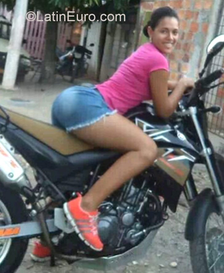 Date this foxy Colombia girl Paola from Barrancabermeja CO16870
