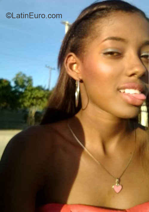 Date this attractive Dominican Republic girl Myriams from Santo Domingo DO21225