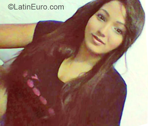 Date this good-looking Colombia girl Monica from Bogota CO17053