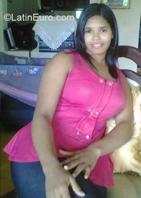 Date this foxy Dominican Republic girl Arisleidy from Santo Domingo DO21242
