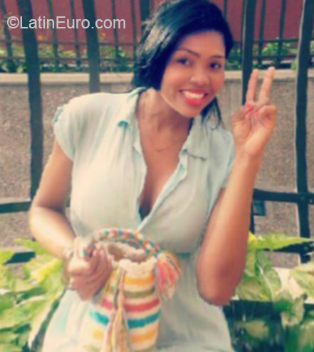 Date this funny Colombia girl Luchi from Barranquilla CO17036