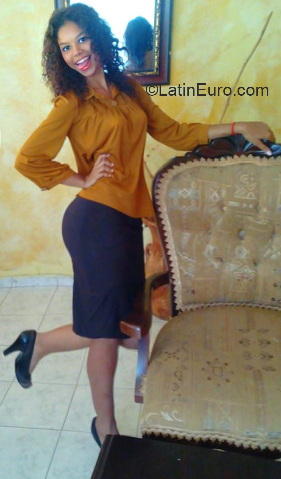 Date this lovely Dominican Republic girl Maria from Bani DO21499