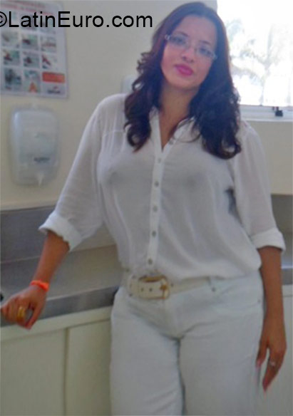 Date this happy Brazil girl Maria from Blumenau BR9253