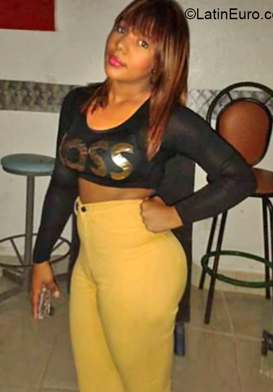 Date this georgeous Dominican Republic girl Tharia from Santo Domingo DO21537