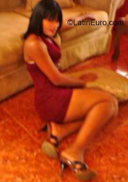 Date this nice looking Dominican Republic girl Alexandra from Santo Domingo DO21548