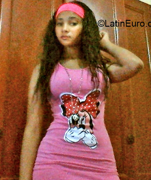 Date this sensual Dominican Republic girl Lenny from Santo Domingo DO21782