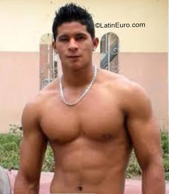 Date this foxy Dominican Republic man Enmanuel from Puerto Plata DO21789