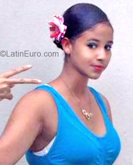 Date this cute Dominican Republic girl Angelica from Santo Domingo DO21805