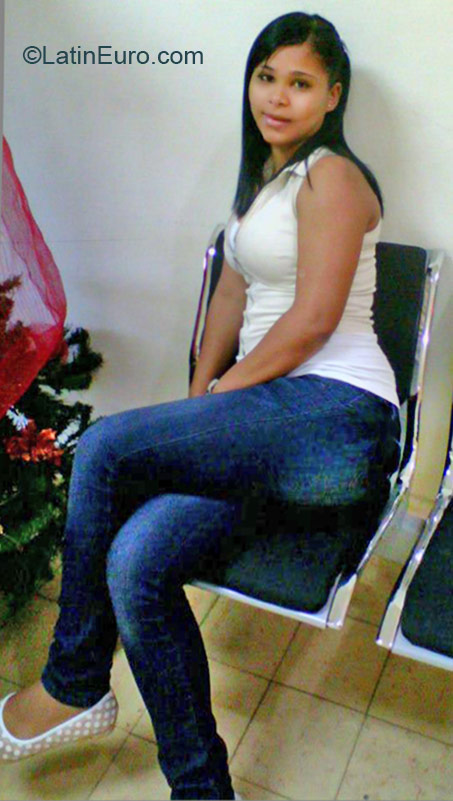 Date this georgeous Dominican Republic girl Yasini from Azua DO21889
