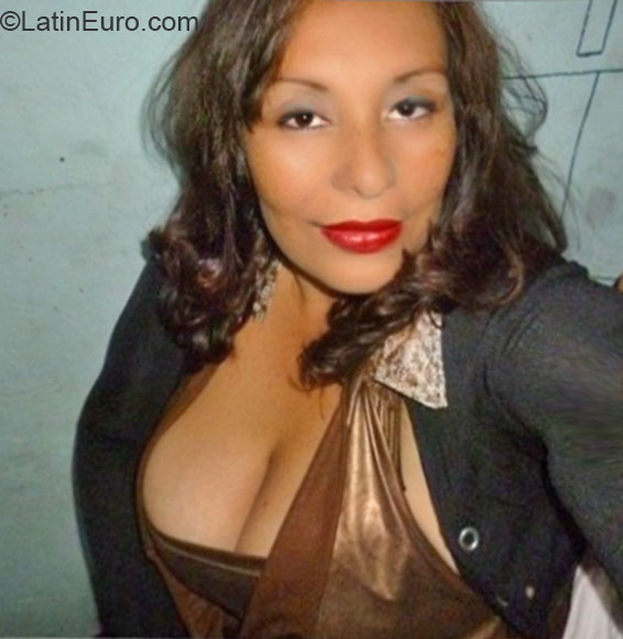 Date this exotic Venezuela girl Carolina from Valencia VE468