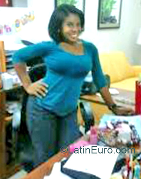 Date this pretty Dominican Republic girl Sarah from Santo Domingo DO22050
