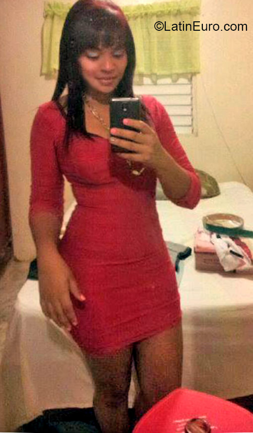 Date this beautiful Dominican Republic girl Leydi from Moca DO22078