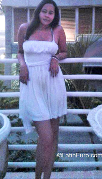 Date this good-looking Colombia girl Laura from Barranquilla CO17367