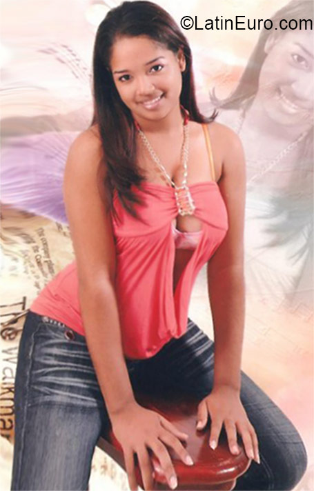 Date this funny Dominican Republic girl Gisslle from Hato Mayor DO22164