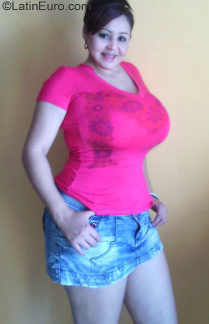 Date this nice looking Colombia girl Gina from Cartagena CO21639