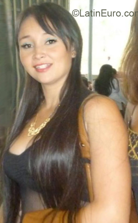 Date this attractive Colombia girl Nikole from Medellin CO17561