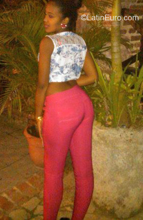 Date this beautiful Dominican Republic girl Rochily from Santo Domingo DO22417