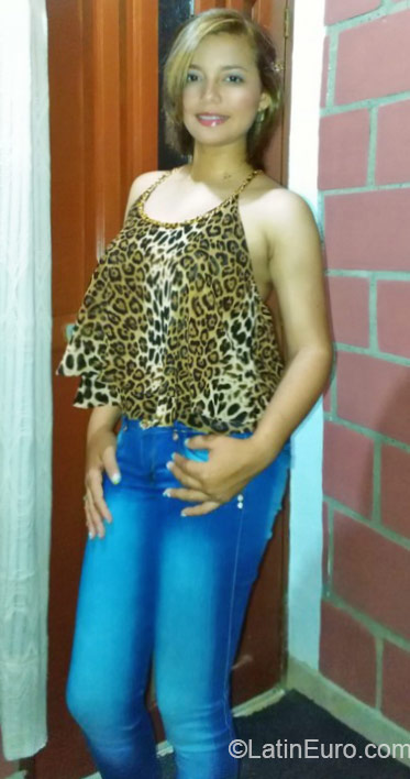Date this hard body Colombia girl Vanessa from Cali CO17575