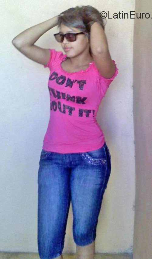 Date this charming Dominican Republic girl Karina from Santo Domingo DO22418