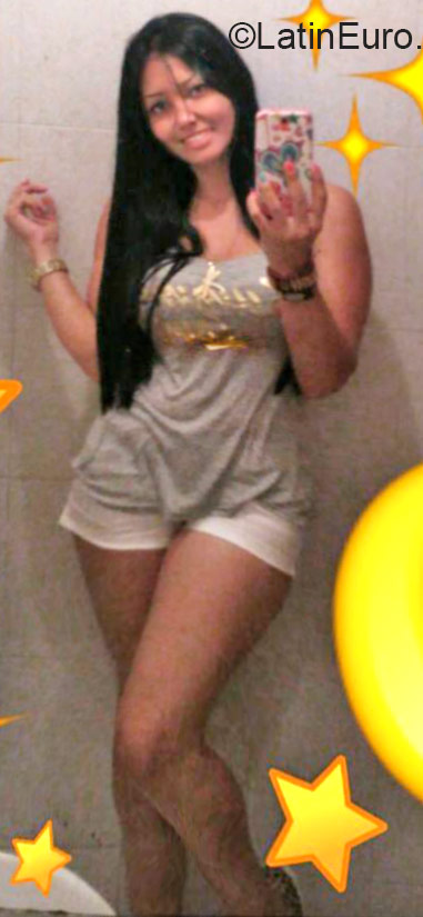 Date this attractive Colombia girl Carolina from Pereira CO17571