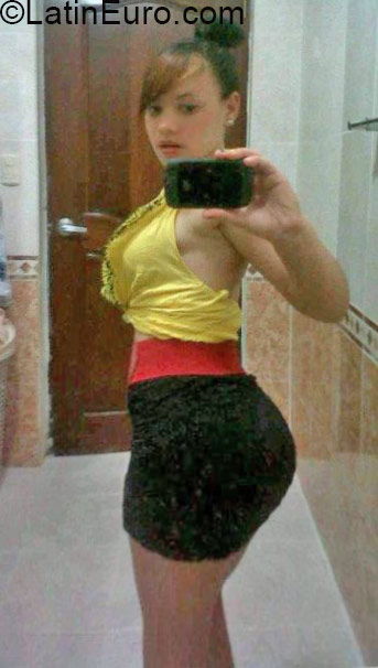 Date this good-looking Dominican Republic girl Nathaly from Santiago DO22426