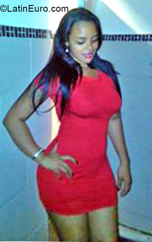 Date this foxy Dominican Republic girl Luz from Santo Domingo DO22427