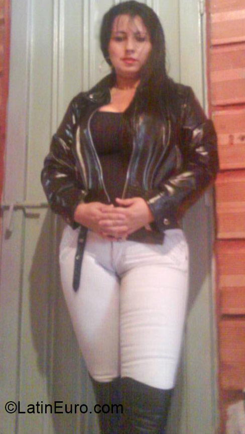 Date this sultry Colombia girl Lina from Bogota CO17586