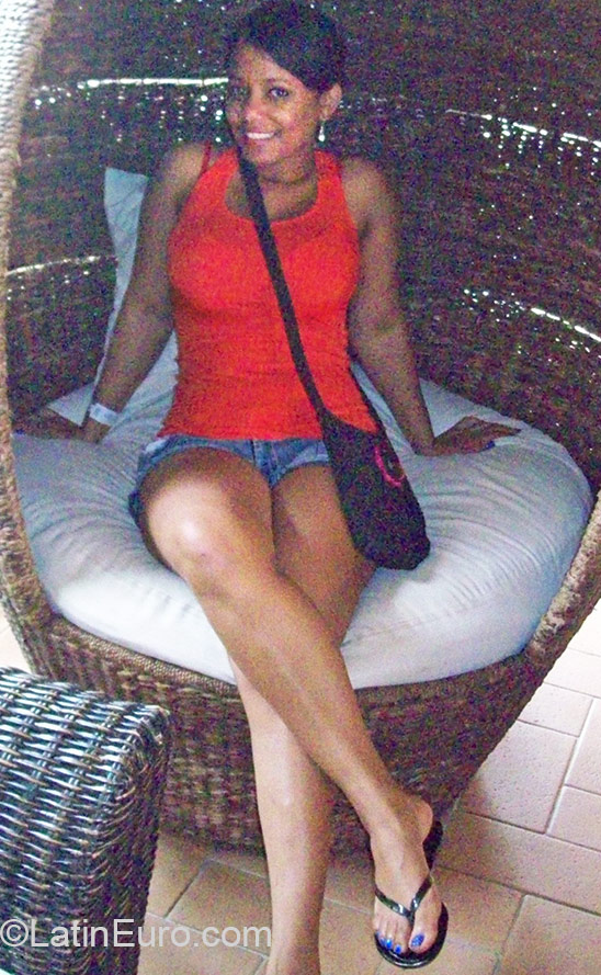 Date this sultry Dominican Republic girl Natalie from Santiago DO22740