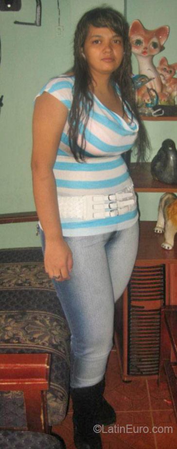 Date this georgeous Colombia girl Adriana from Pereira CO17777