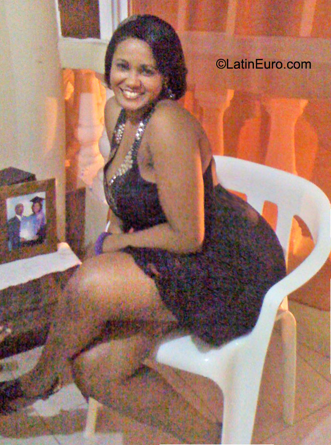 Date this happy Dominican Republic girl Miasoty from Santo Domingo DO22847