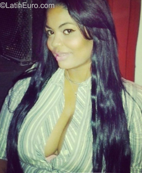 Date this pretty Dominican Republic girl Ivelisse from Santo Domingo DO22850