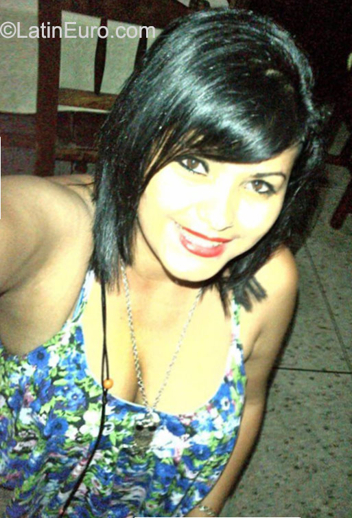 Date this lovely Venezuela girl Candida from San Juan De Colon VE584