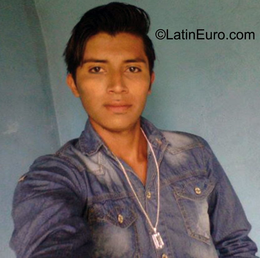 Date this young Colombia man Kelwen from Bogota CO17918
