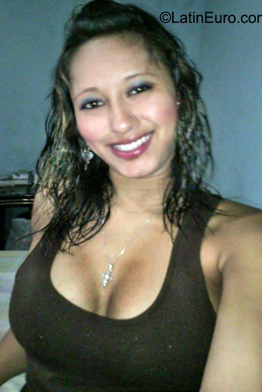 Date this fun Honduras girl Carolina from Tegucigalpa HN1674